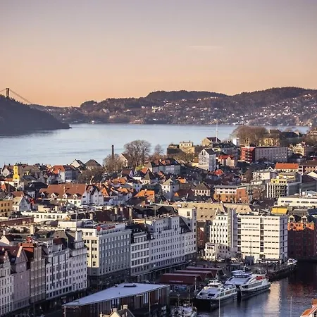 Bergens Nr1 Smau I Enkel Innsjekk I Sjoutsikt *