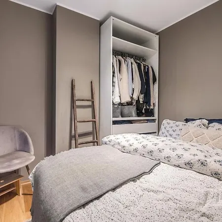Bergens Nr1 Smau I Enkel Innsjekk I Sjoutsikt