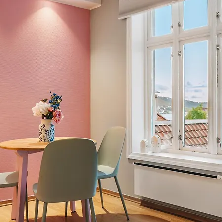 アパート Bergens Nr1 Smau I Enkel Innsjekk I Sjoutsikt ベルゲン